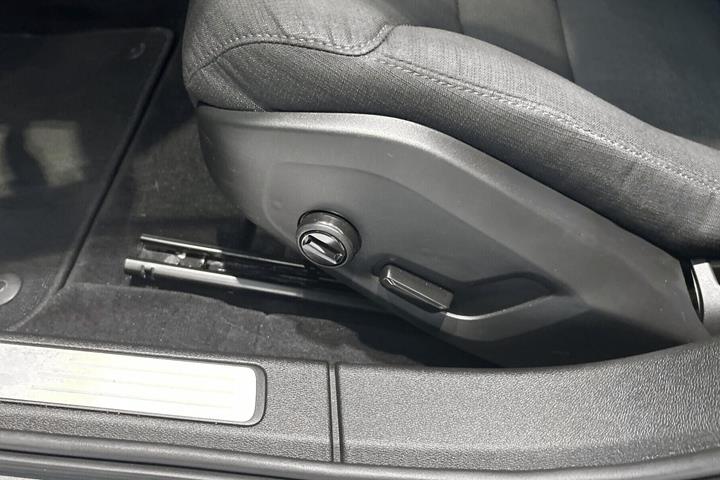 Grå Volvo V60 fra 2019