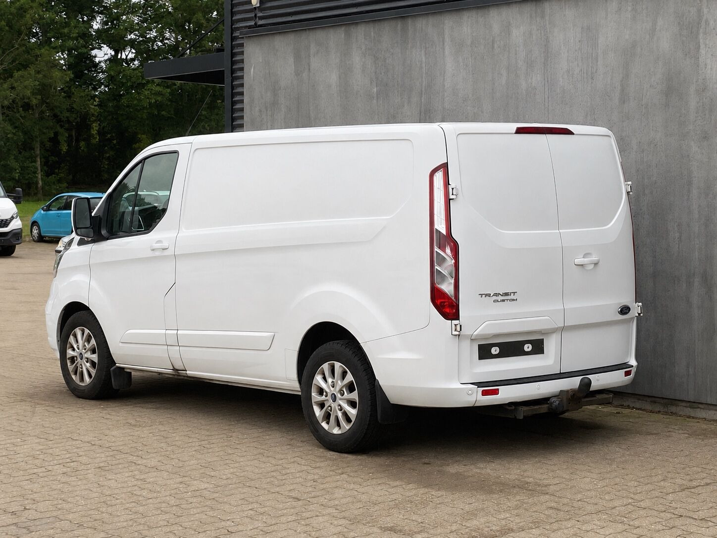 Hvid Ford Transit Custom fra 2019