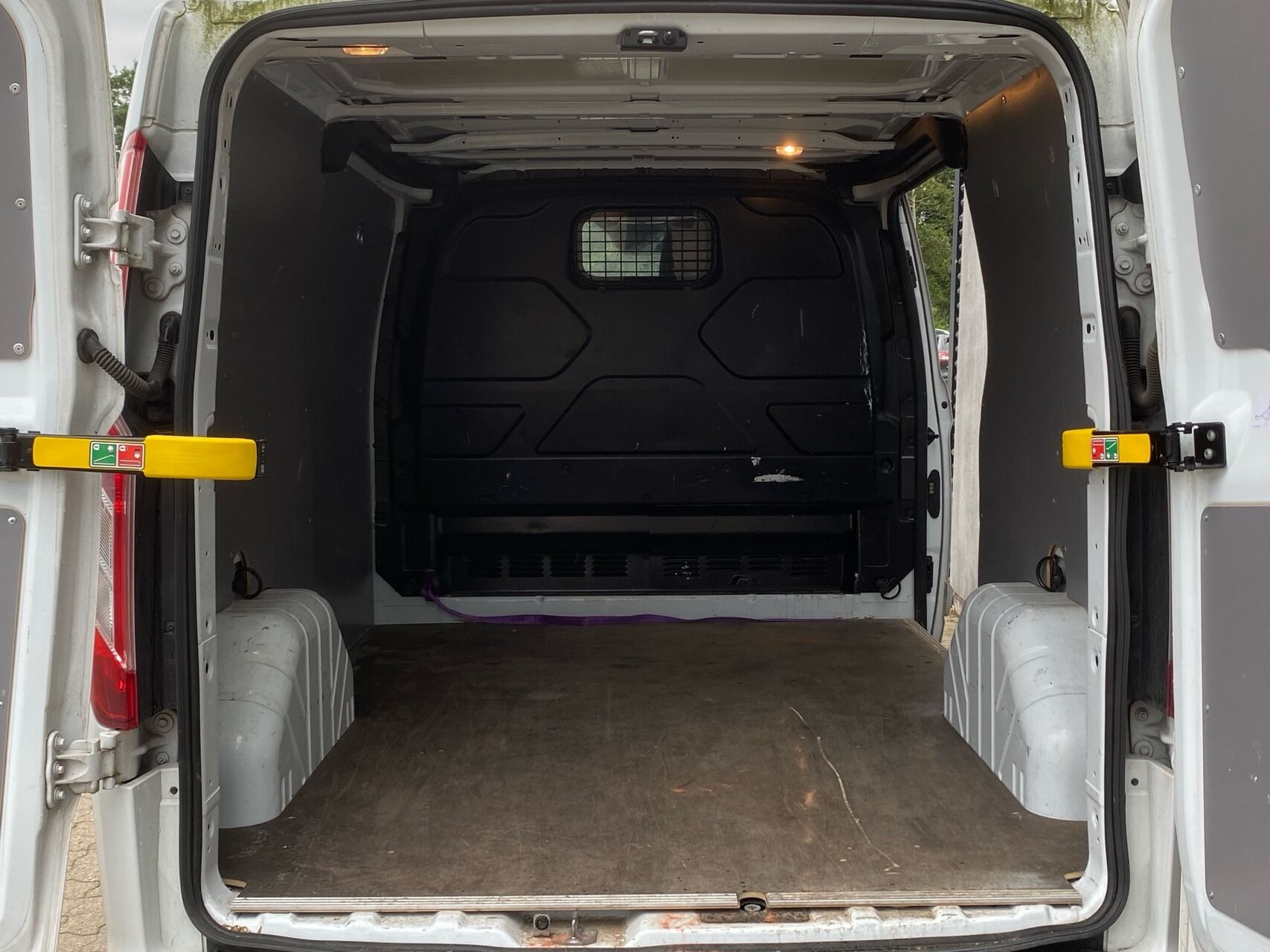 Hvid Ford Transit Custom fra 2019