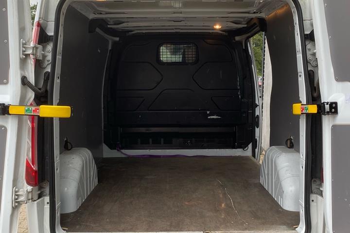 Hvid Ford Transit Custom fra 2019