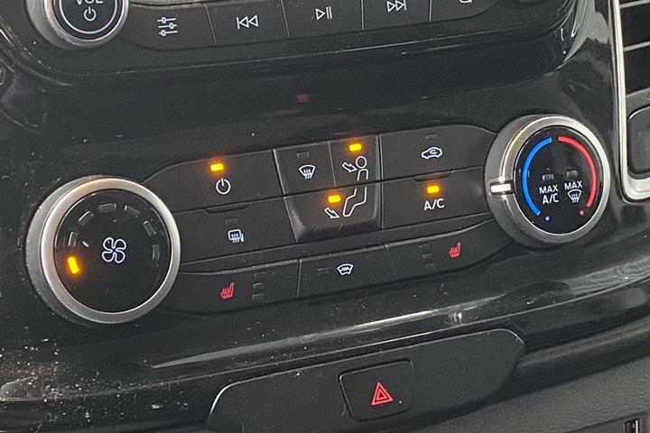 Hvid Ford Transit Custom fra 2019