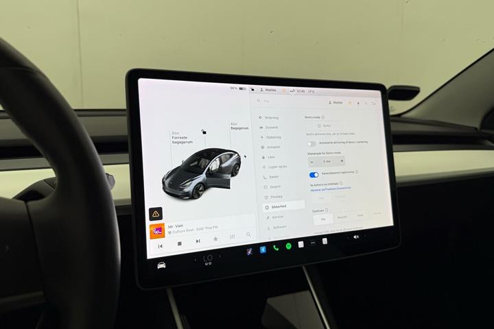 Grå Tesla Model 3 fra 2019