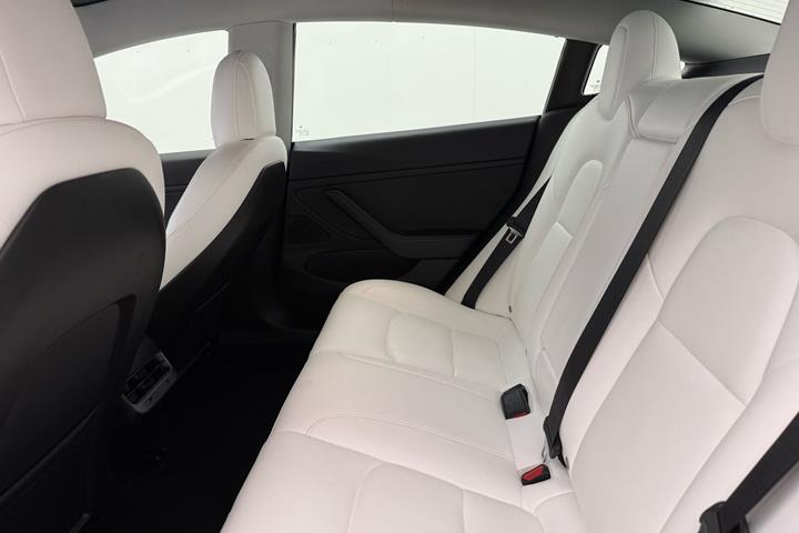 Grå Tesla Model 3 fra 2019