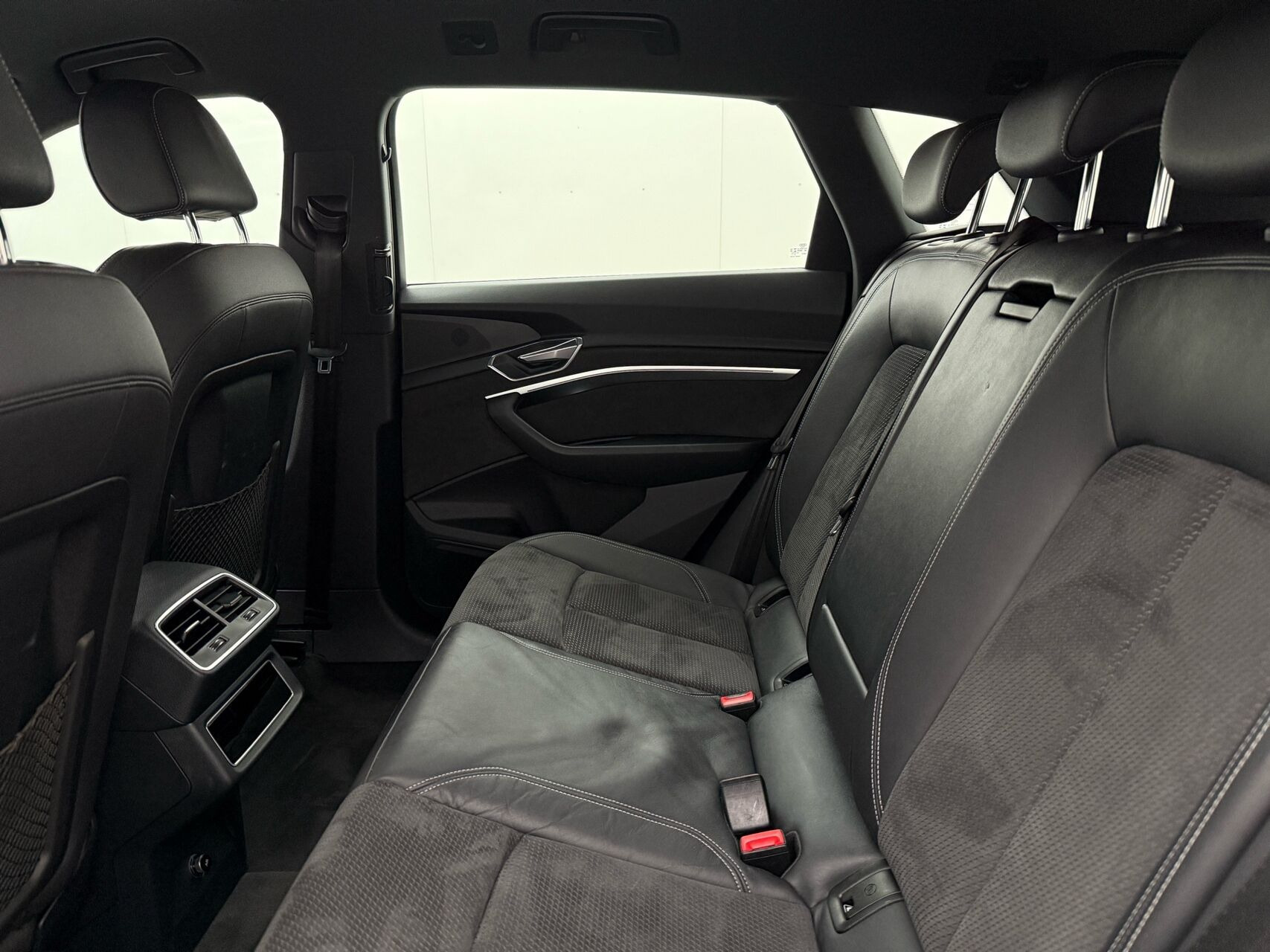 Sort Audi e-tron fra 2021