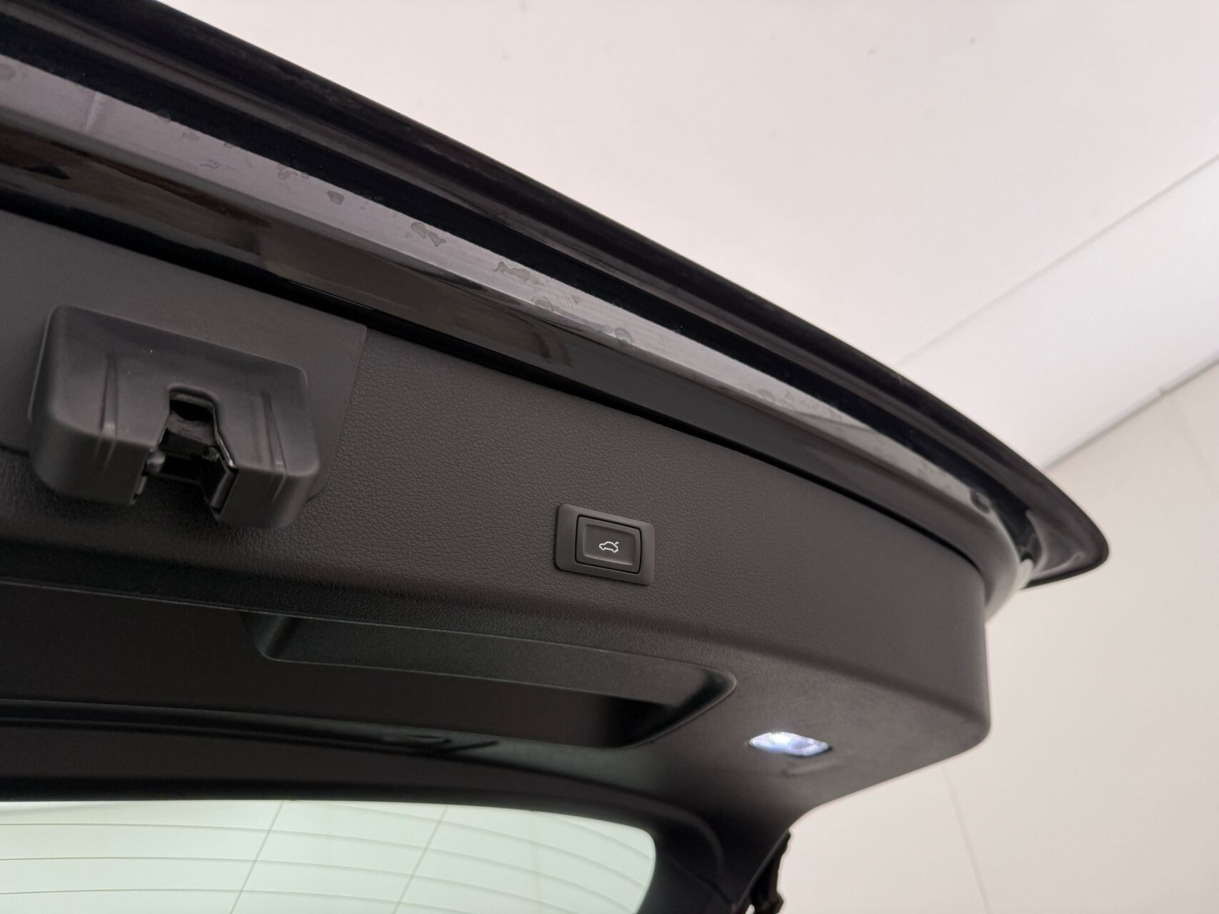 Sort Audi e-tron fra 2021