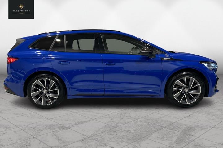 Blå Skoda Enyaq fra 2024