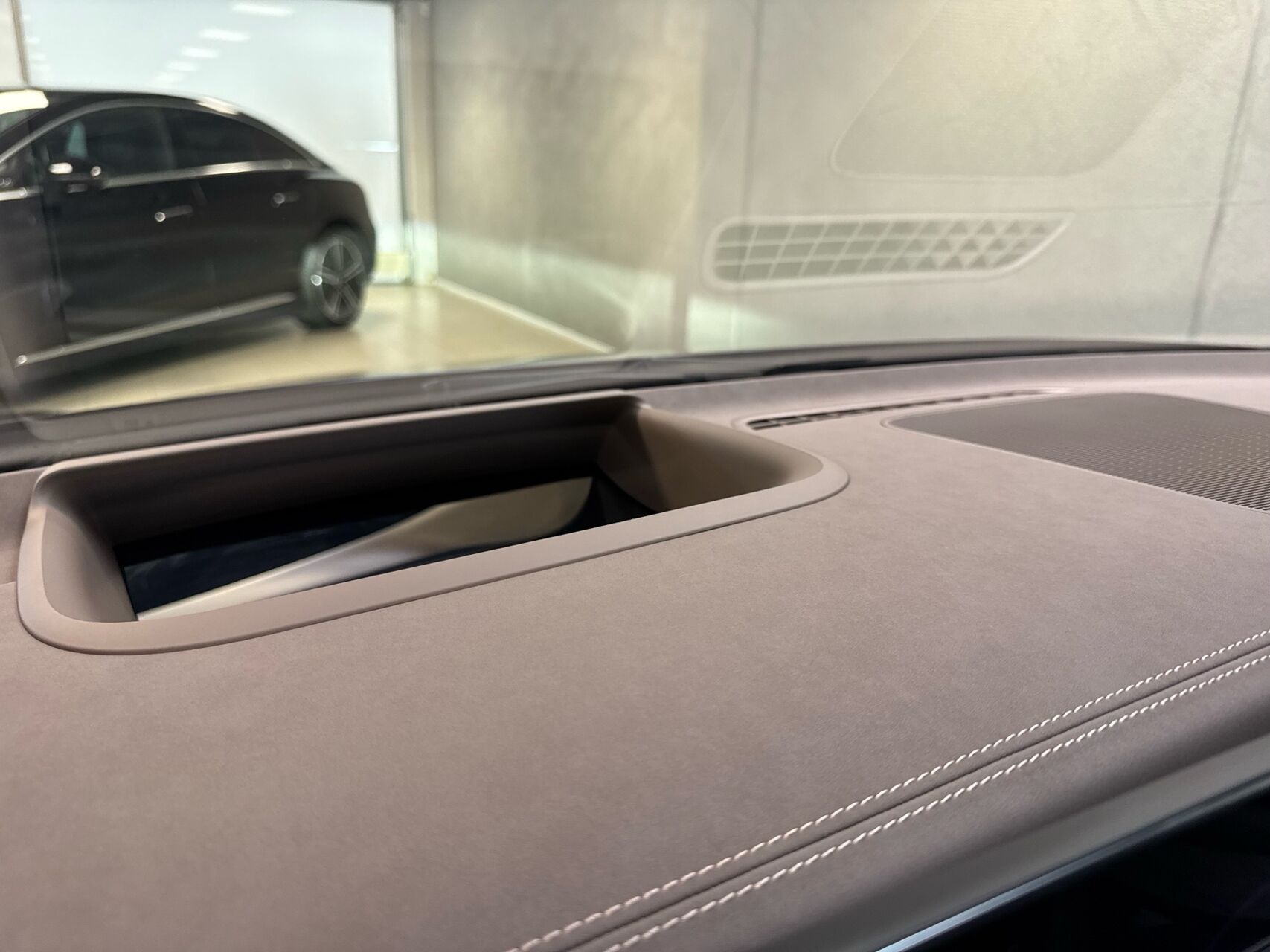 Grå Mercedes EQS 450 fra 2025