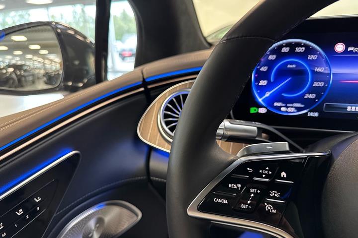 Grå Mercedes EQS450+ fra 2025