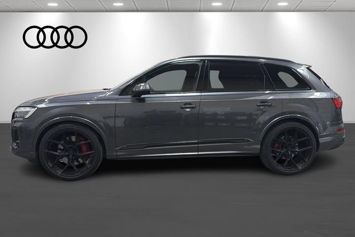 Grå Audi Q7 fra 2025
