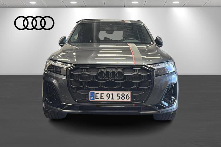 Grå Audi Q7 fra 2025