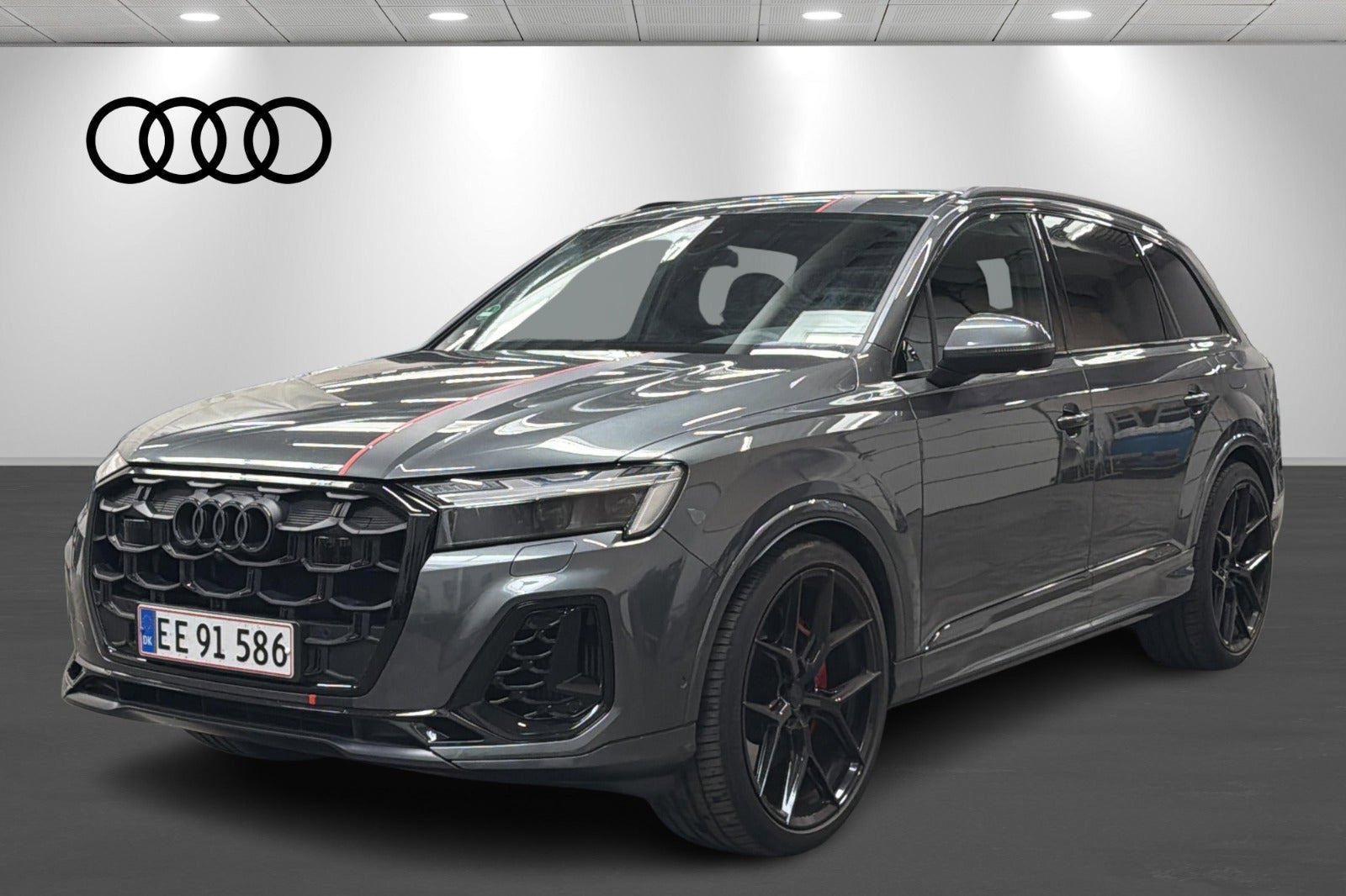 Grå Audi Q7 fra 2025
