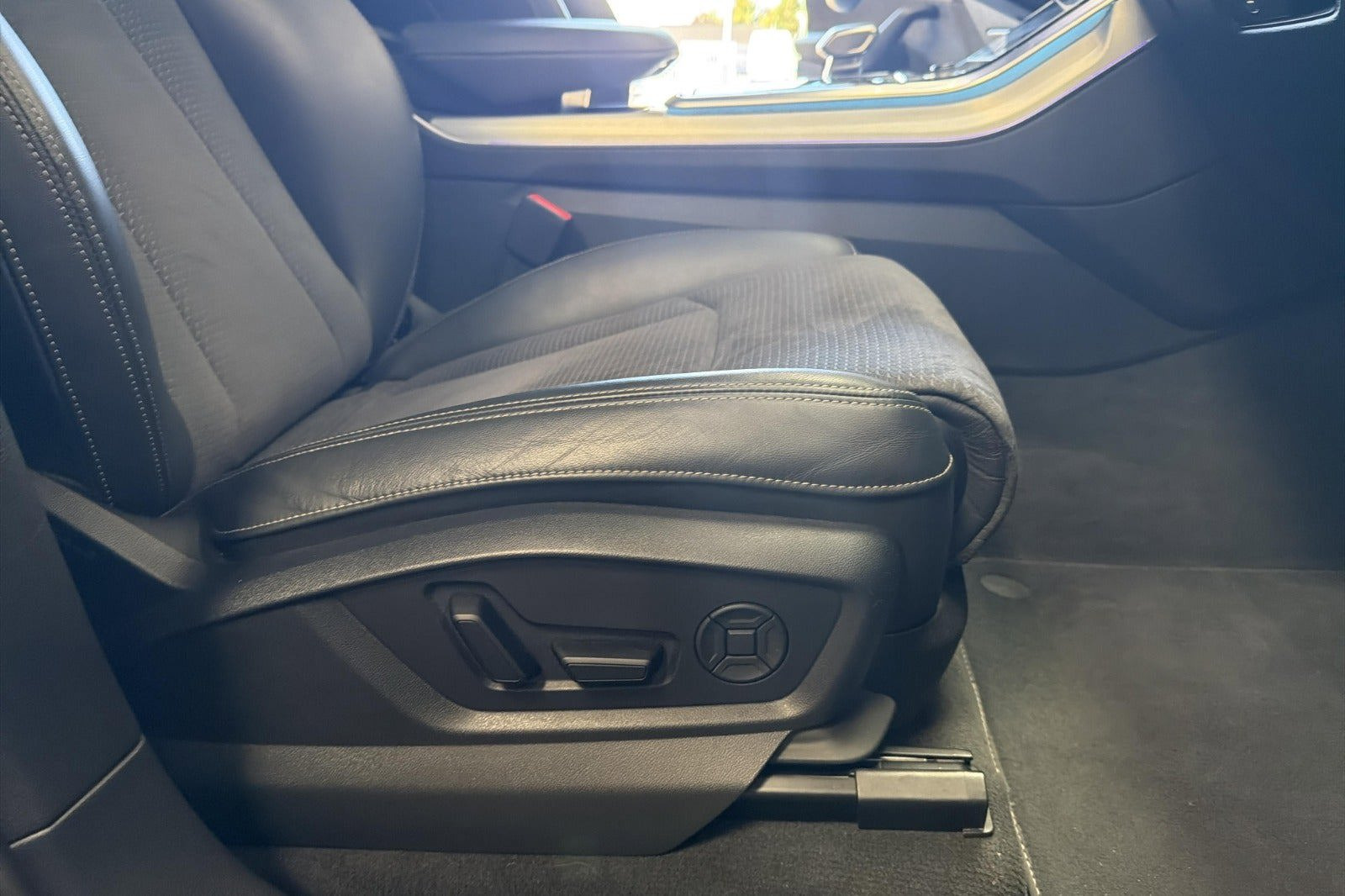 Grå Audi Q7 fra 2025