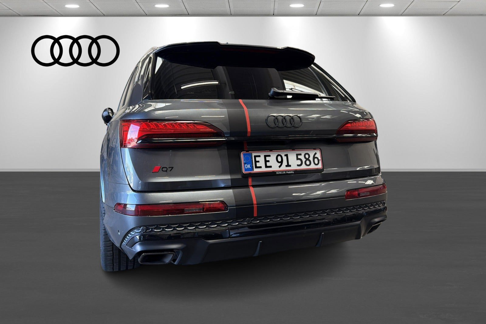 Grå Audi Q7 fra 2025