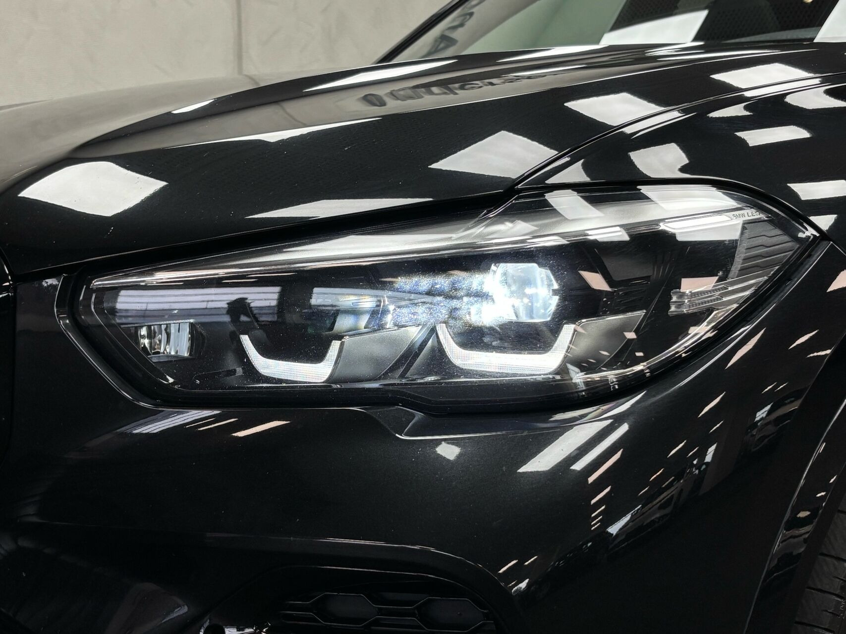 Sort BMW X5 fra 2021