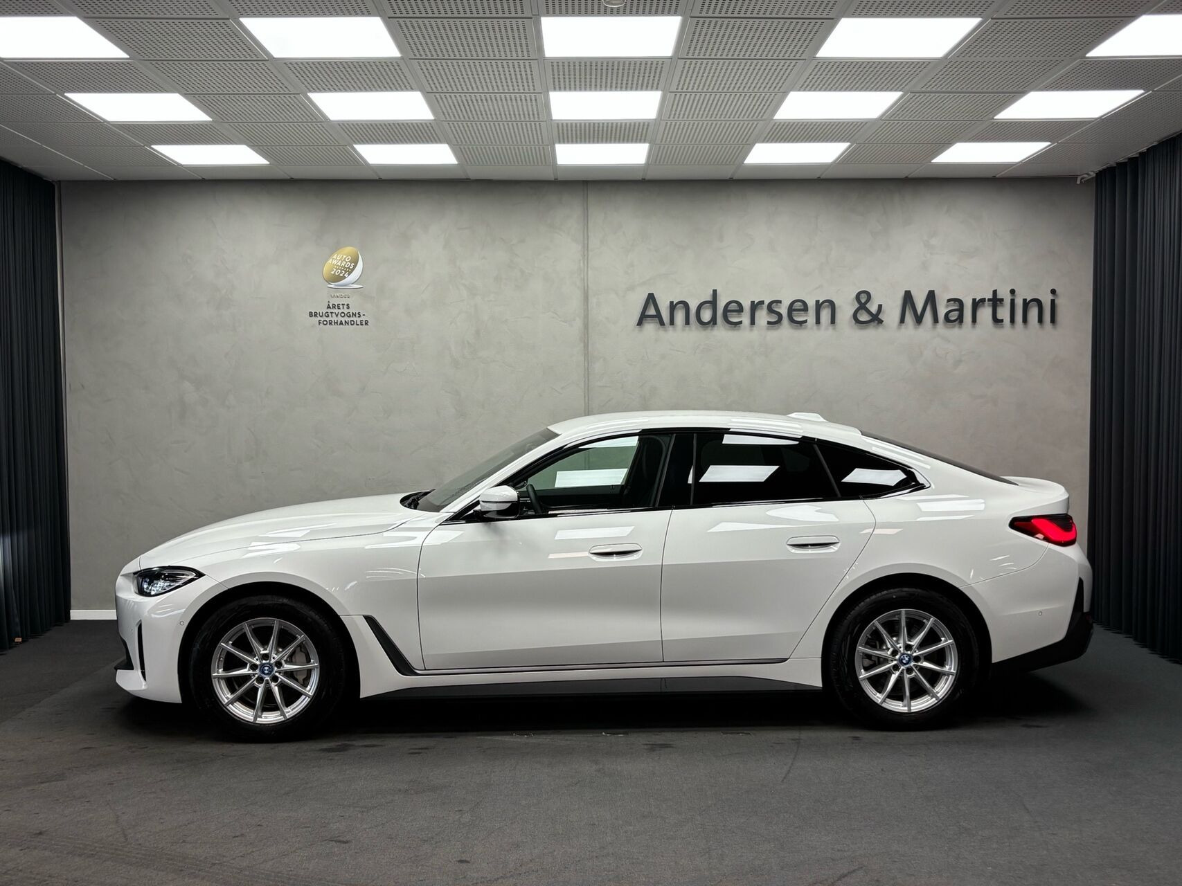 Hvid BMW i4 fra 2023