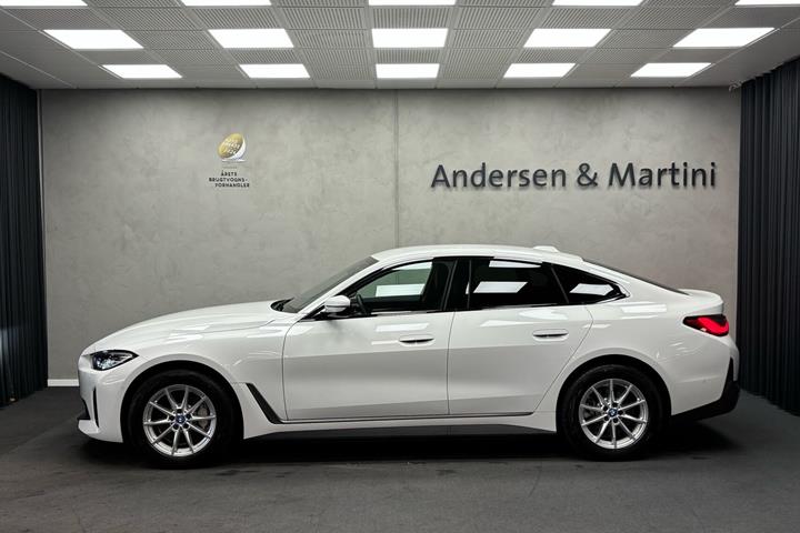 Hvid BMW i4 fra 2023