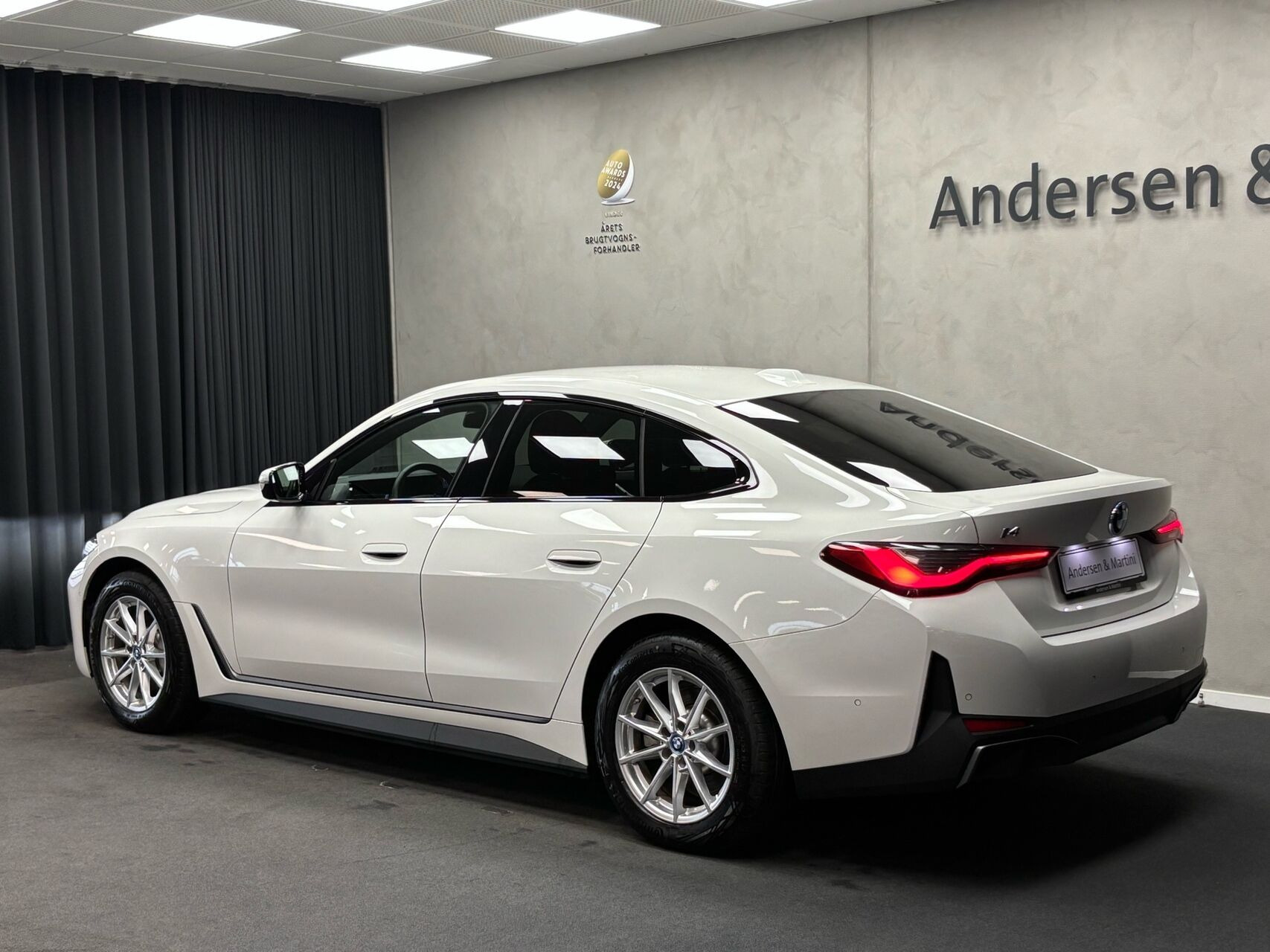 Hvid BMW i4 fra 2023