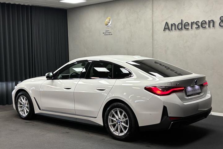 Hvid BMW i4 fra 2023