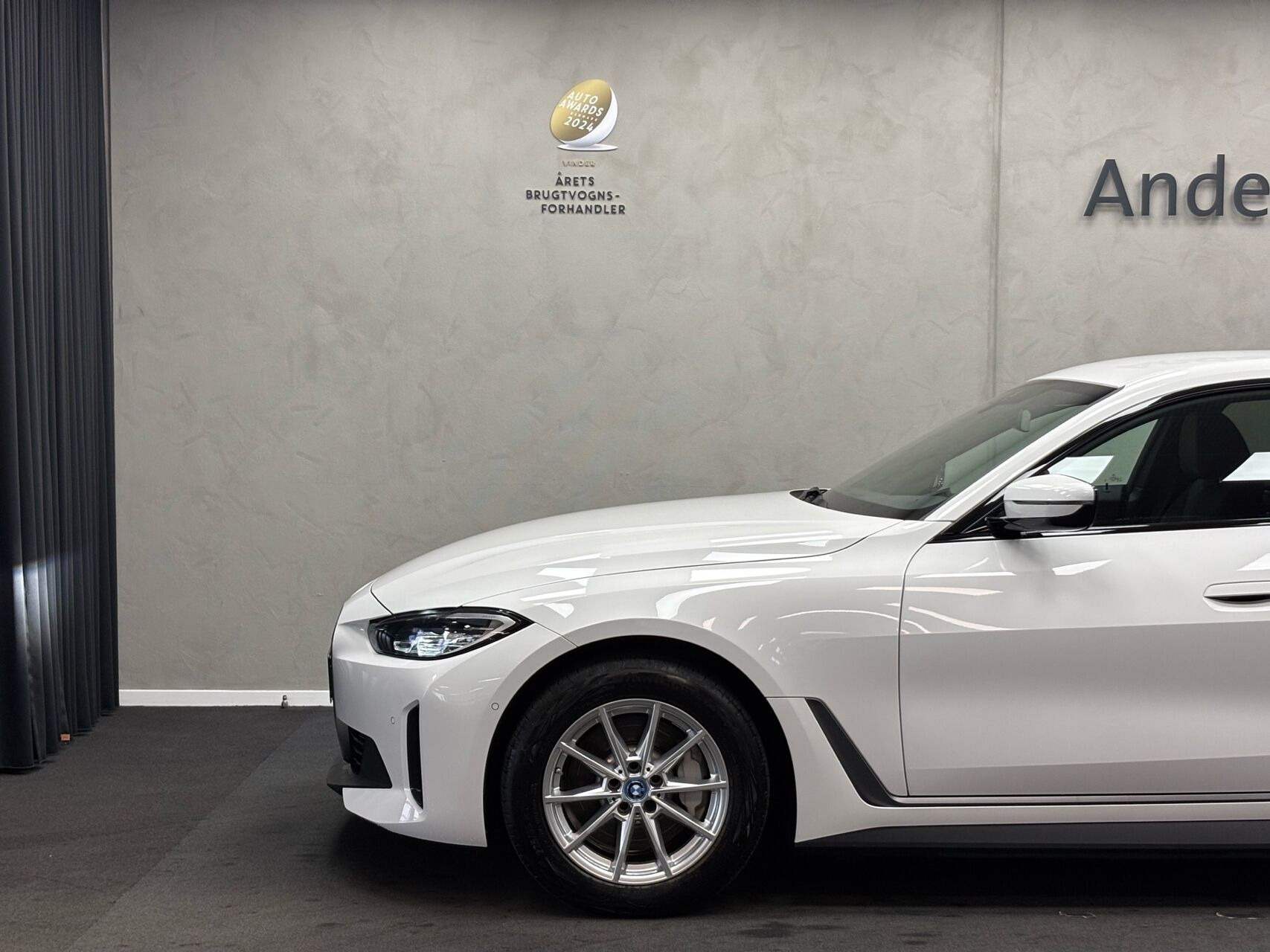 Hvid BMW i4 fra 2023