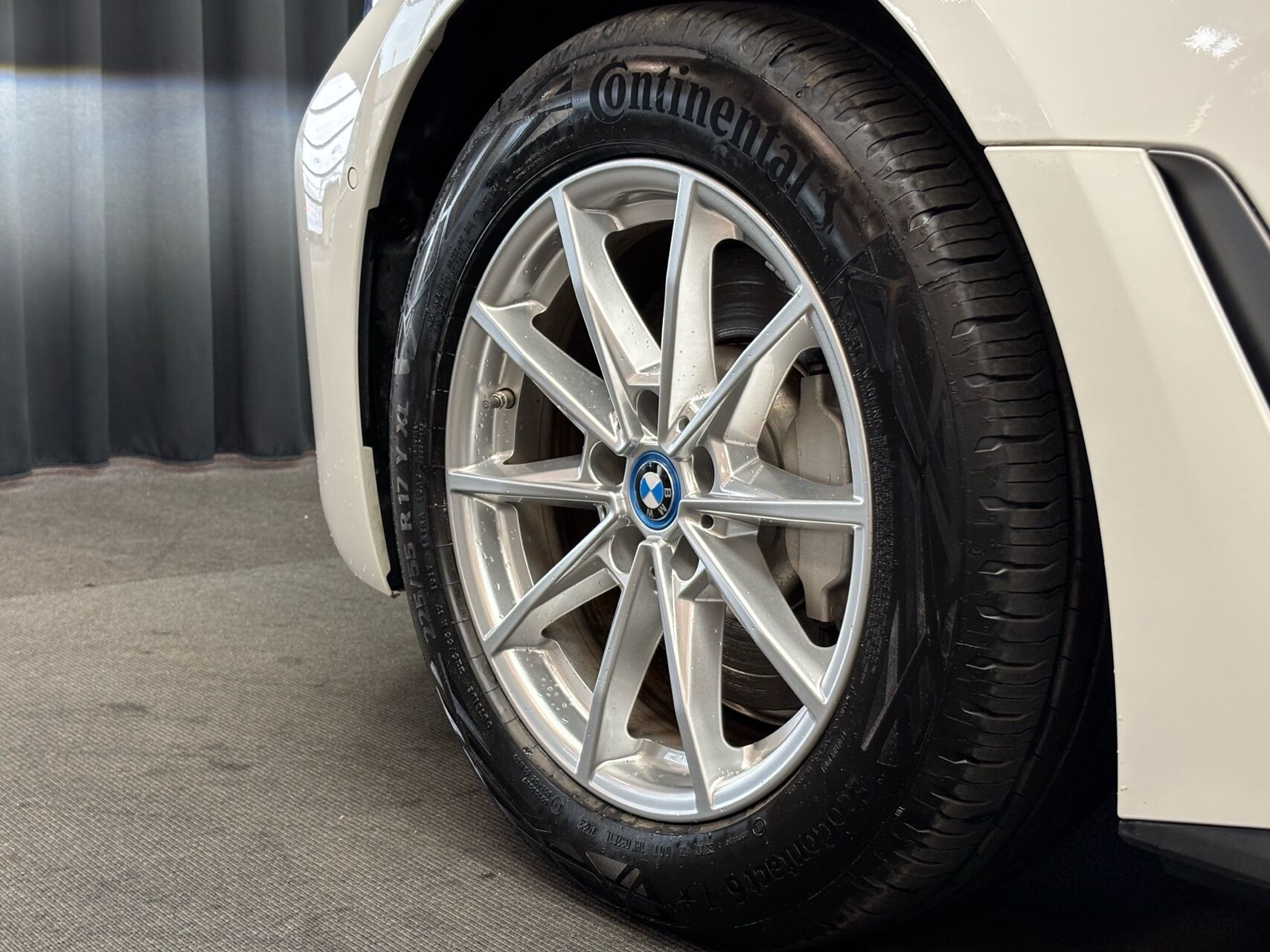 Hvid BMW i4 fra 2023
