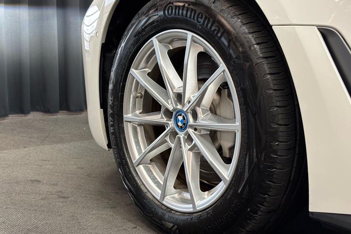Hvid BMW i4 fra 2023