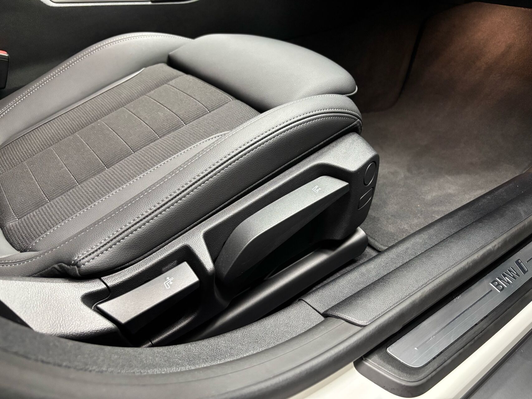 Hvid BMW i4 fra 2023
