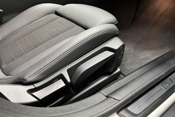 Hvid BMW i4 fra 2023