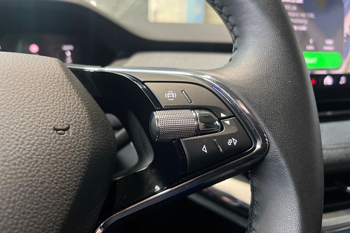 Blå Skoda Enyaq fra 2024
