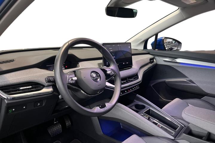 Blå Skoda Enyaq fra 2024