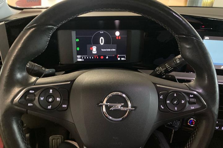 Rød Opel Mokka fra 2023