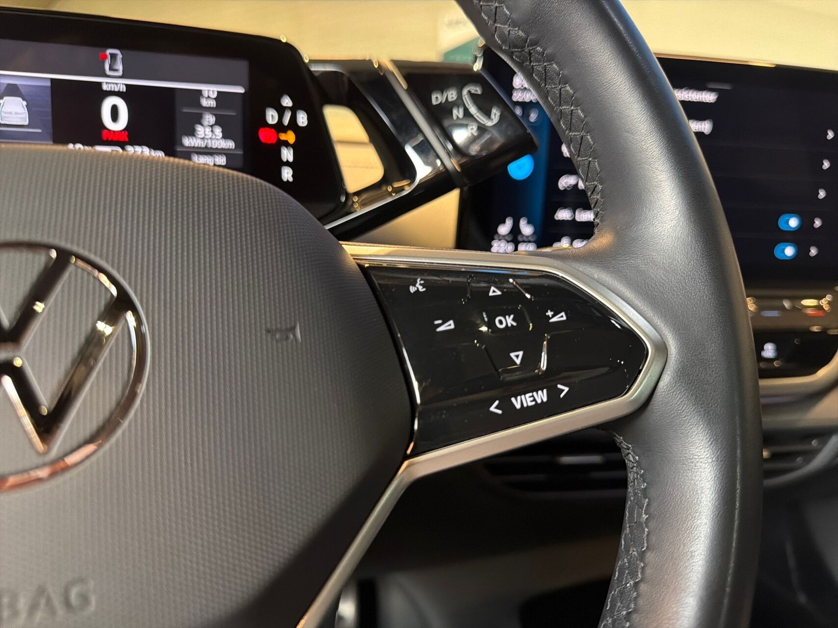 Blå VW ID.4 fra 2023