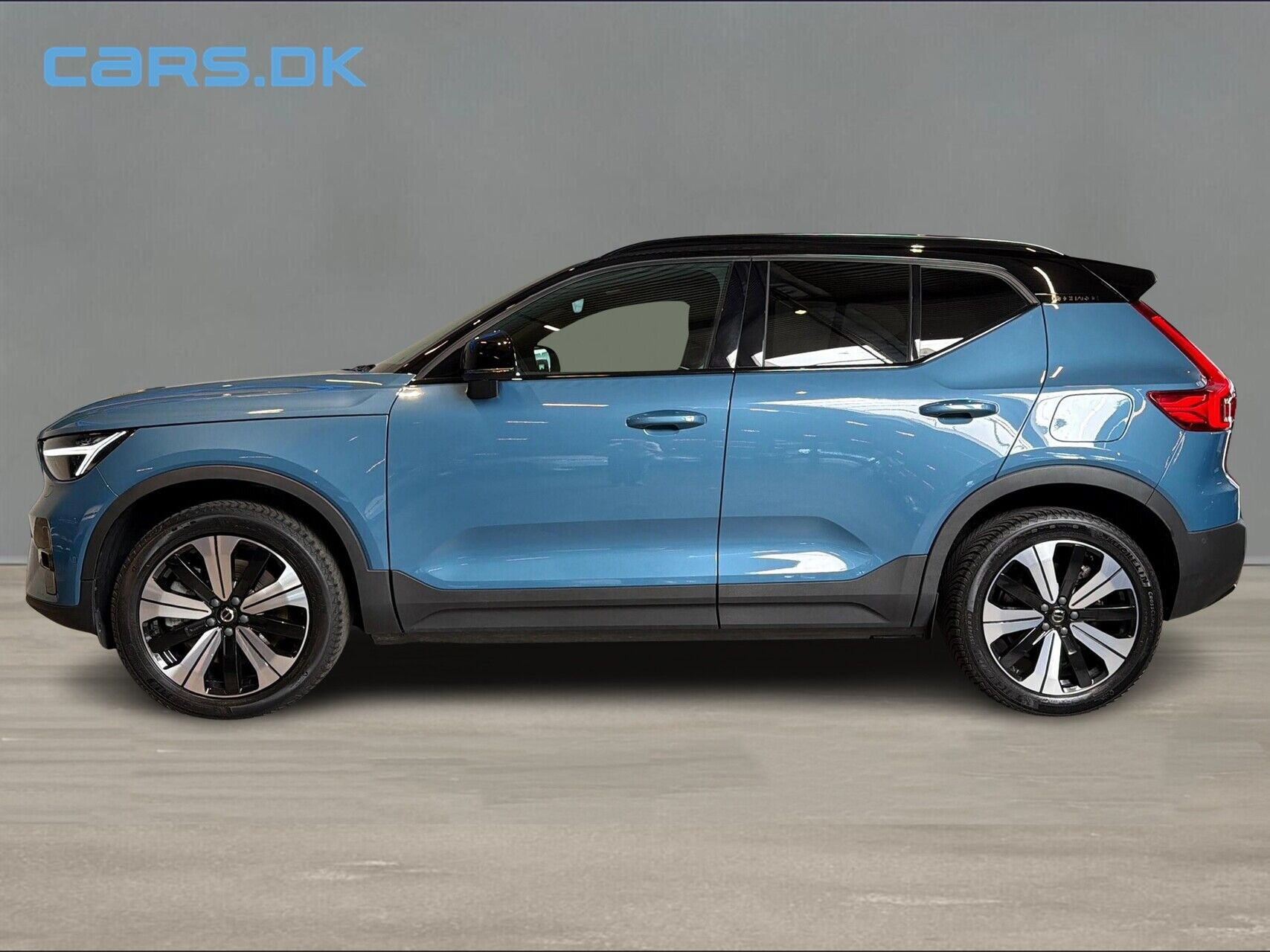 Blå Volvo XC40 fra 2023