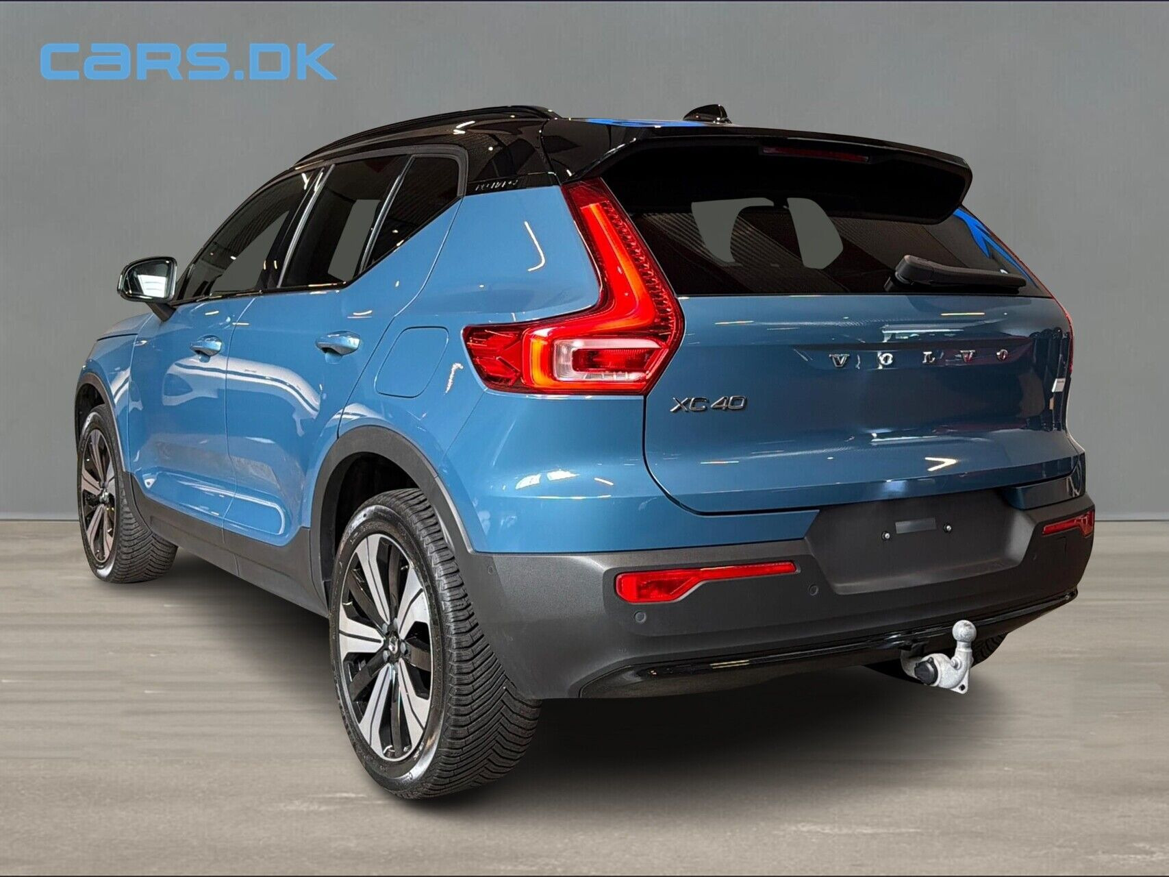 Blå Volvo XC40 fra 2023