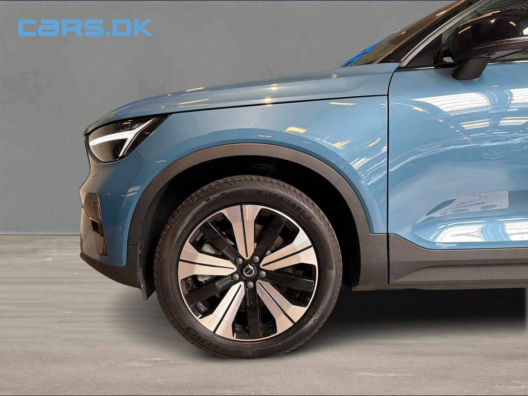Blå Volvo XC40 fra 2023