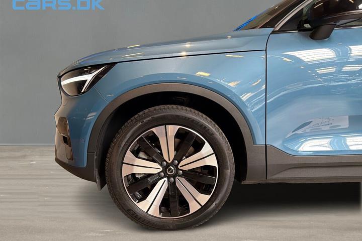 Blå Volvo XC40 fra 2023