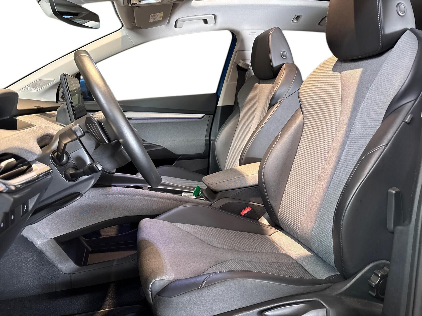 Blå Skoda Enyaq fra 2023