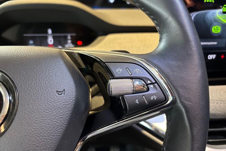 Blå Skoda Enyaq fra 2023