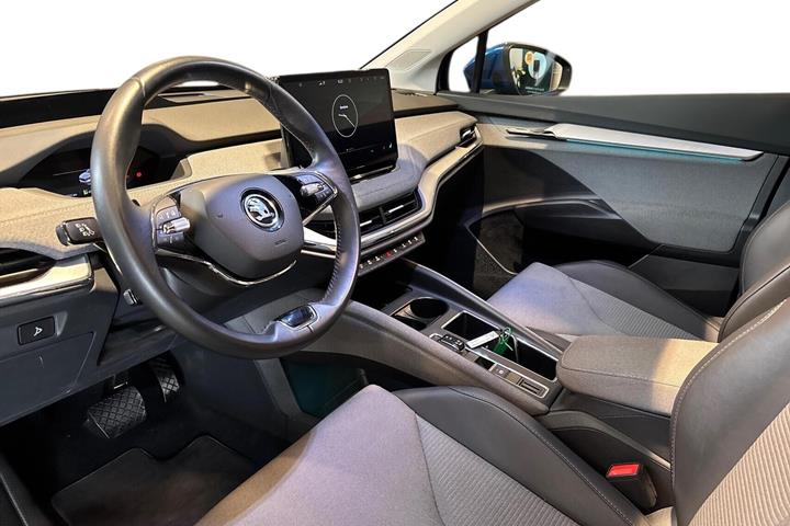 Blå Skoda Enyaq fra 2023