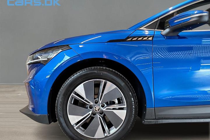 Blå Skoda Enyaq fra 2023