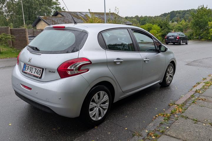 Sølv Peugeot 208 fra 2013