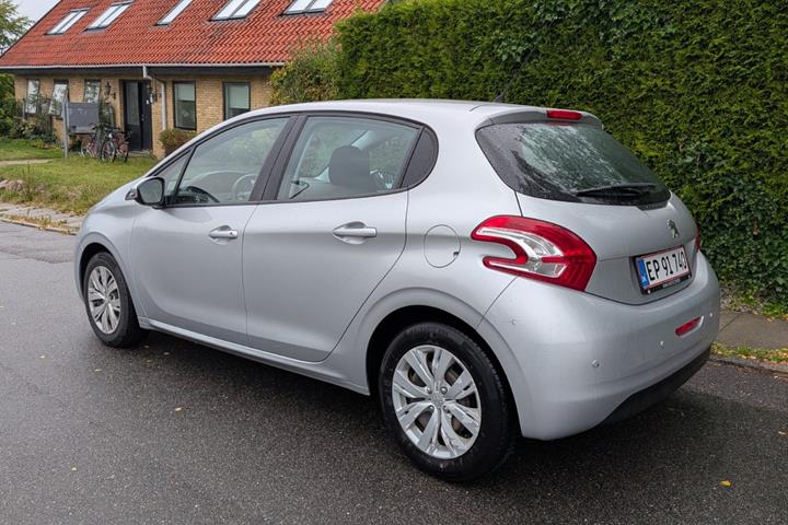 Sølv Peugeot 208 fra 2013