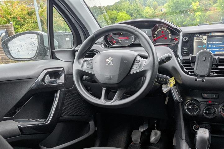Sølv Peugeot 208 fra 2013