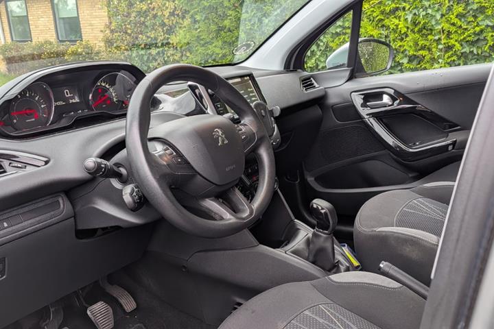 Sølv Peugeot 208 fra 2013