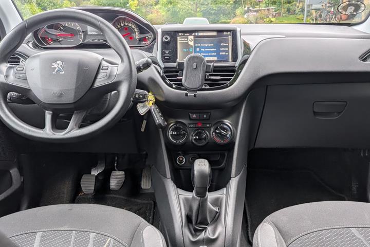 Sølv Peugeot 208 fra 2013