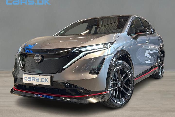 Grå Nissan Ariya fra 2026 set udefra