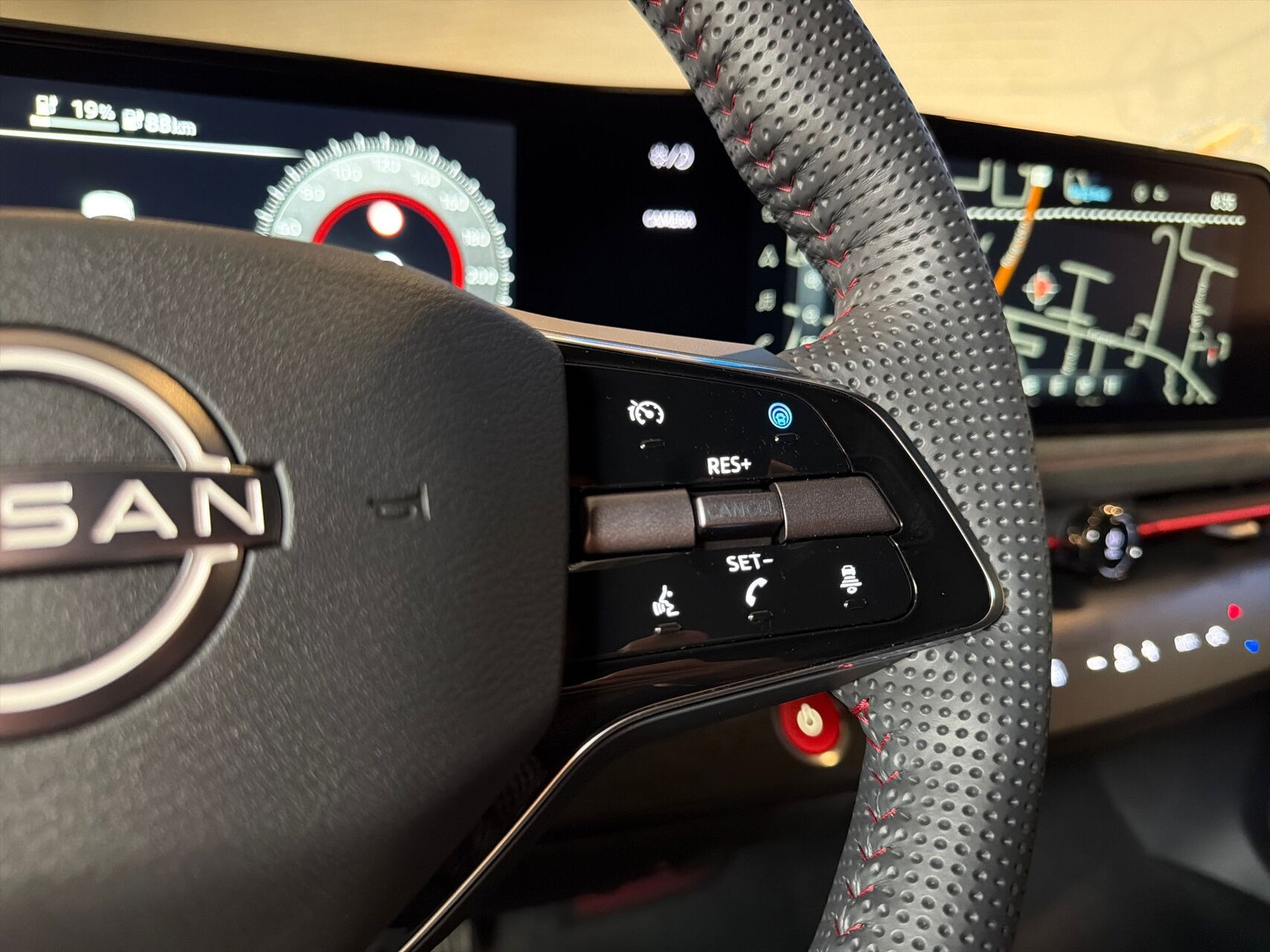 Grå Nissan Ariya fra 2026