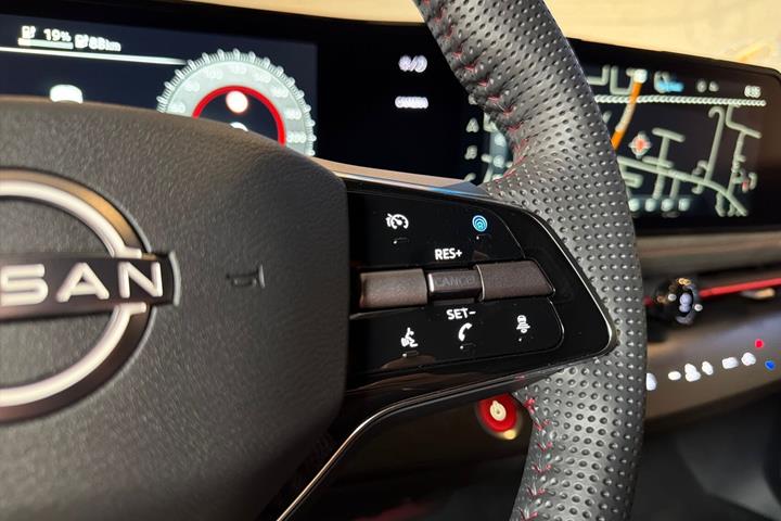 Grå Nissan Ariya fra 2026