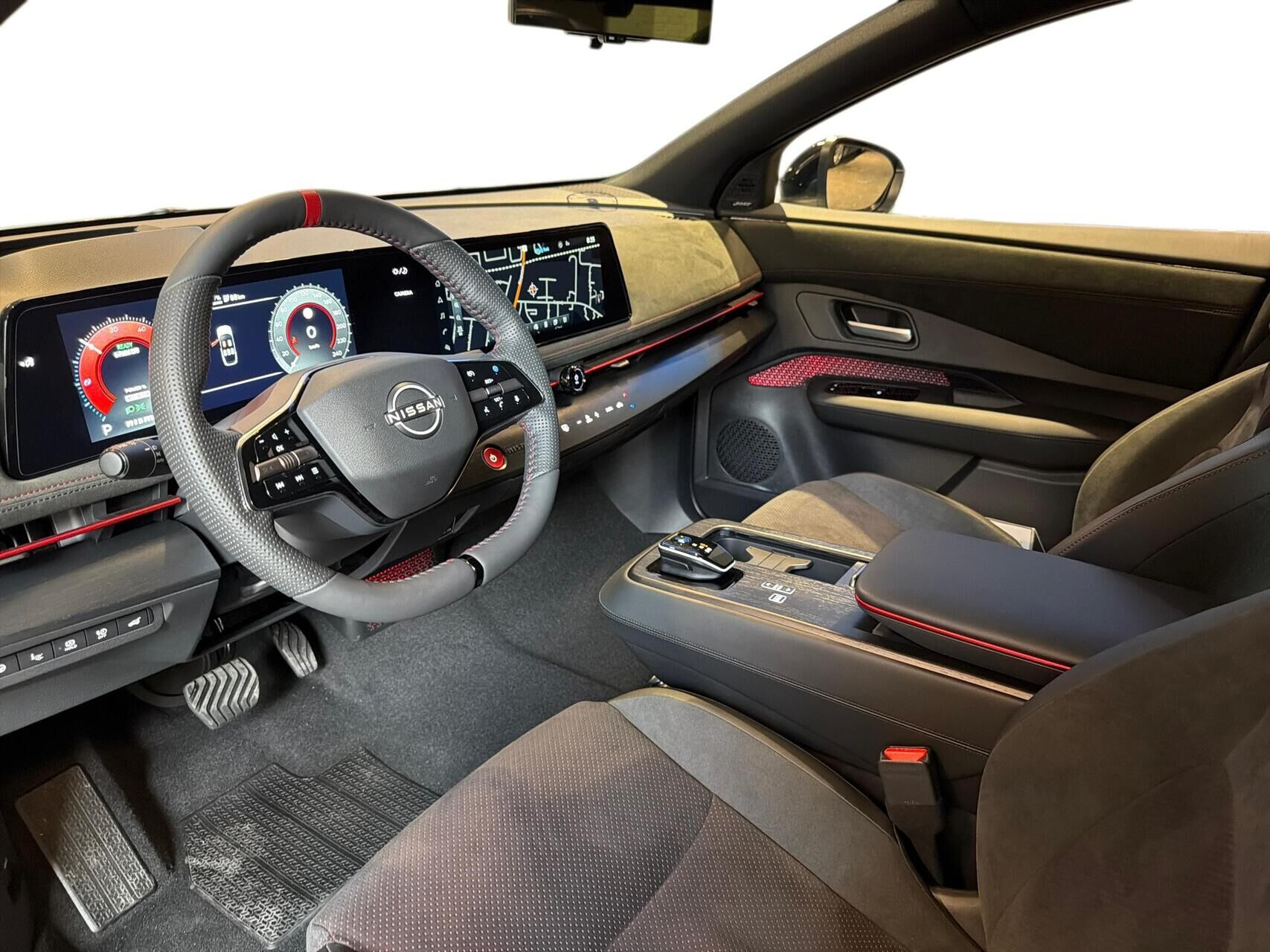 Grå Nissan Ariya fra 2026