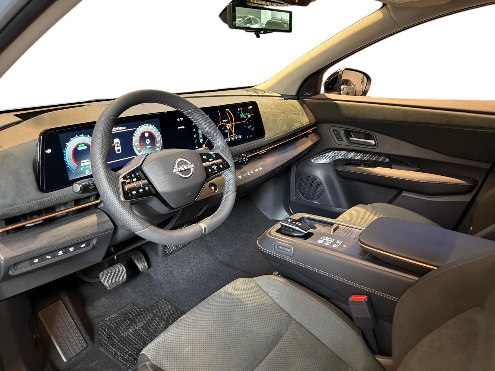 Grå Nissan Ariya fra 2026