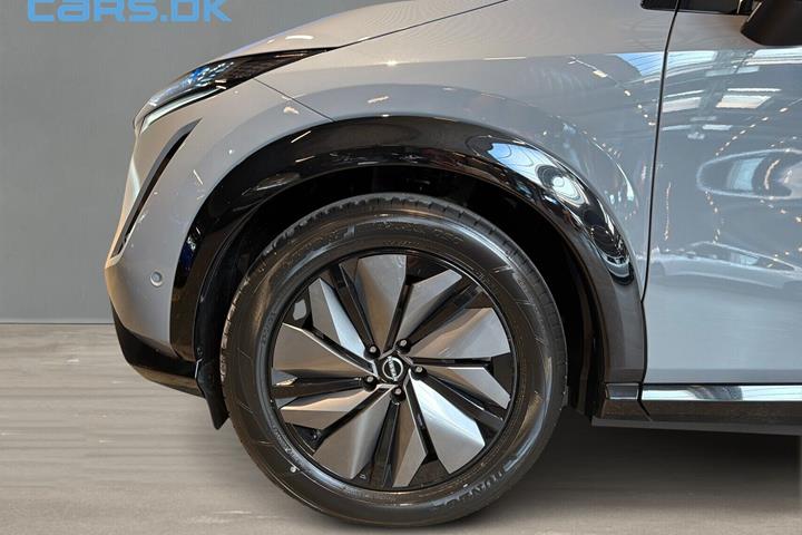 Grå Nissan Ariya fra 2026